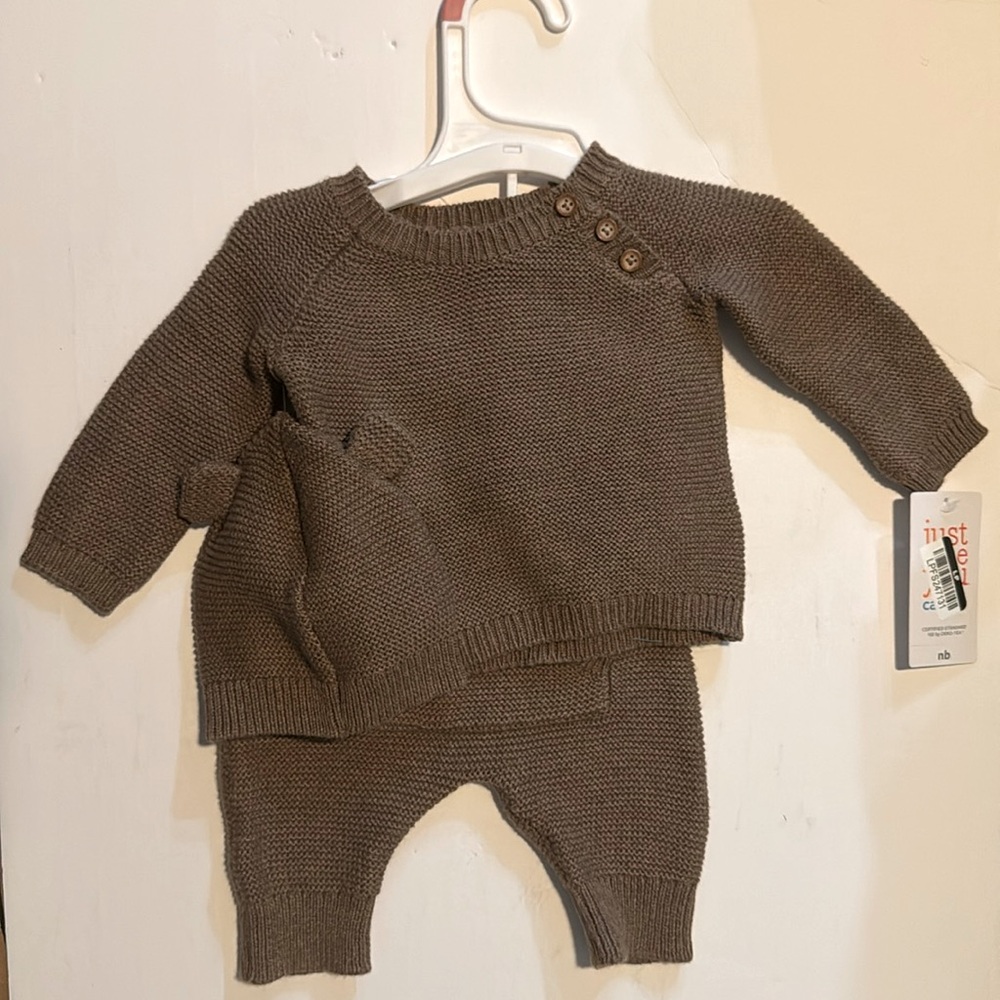 Newborn Knitted 3-Piece Set with Hat - Brand New with Tags